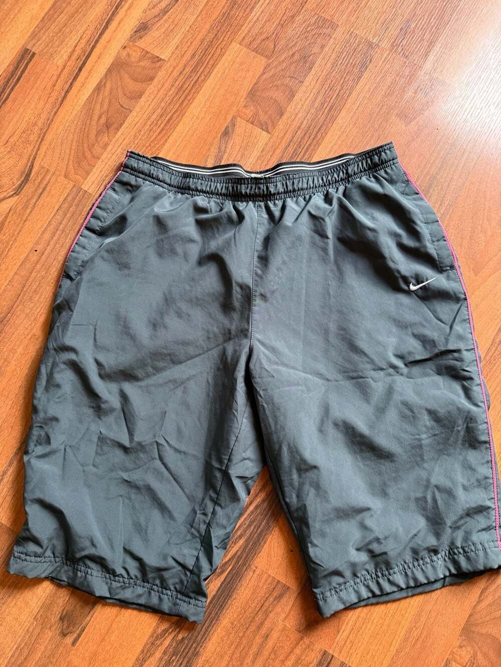 Vintage Nike Performance Athletic Shorts Gray with Pink Trim Size L (12-14)